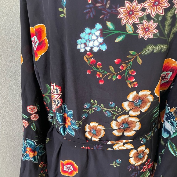 Johnny Was Evelyn floral Robe %100 silk - Picture 6 of 14